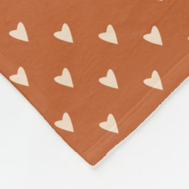 Geometri i Kärlek - kräm på rött öre - mönster. Fleecefilt