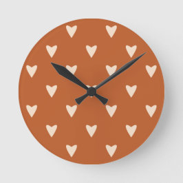 Geometri i Kärlek - kräm på rött öre - mönster. Rund Klocka