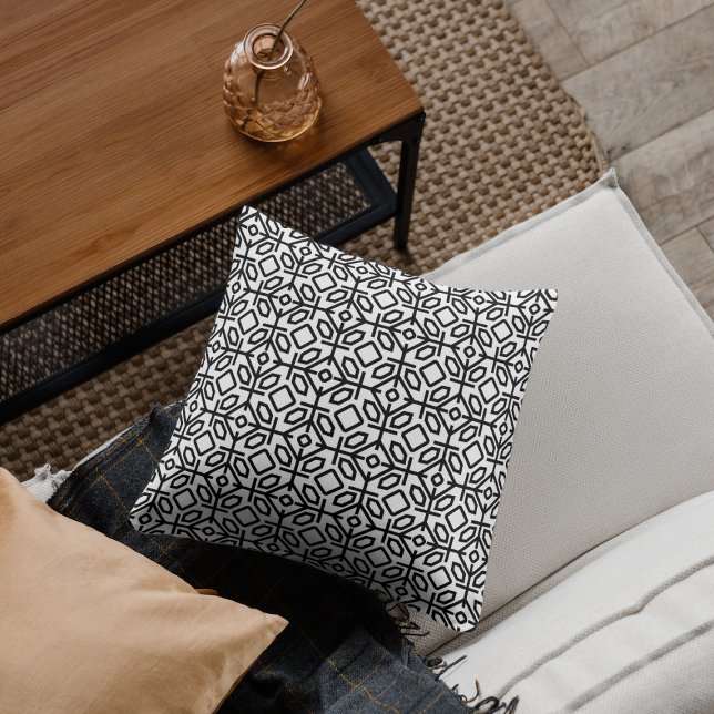 Geometric Black and White Patterned Cushion Kudde (Skapare uppladdad)