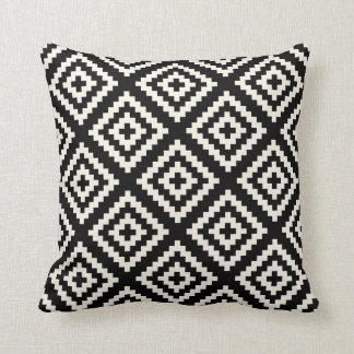 Geometric Black och Cream Mönster Kudde