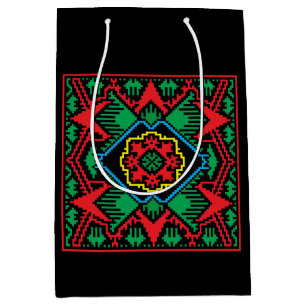 Geometric black, red, grönt Latvian Tribal mönster