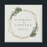 Geometric Guld Boho Greenery Wedding Favor Magnet<br><div class="desc">Modern boho-bröllopsmagnet med namn och datum inuti ett guld-geometriskt ram omgivet av gröna och vita blommor. En botanisk design som är perfekt för ett bohemiskt firande under sommaren. Anpassningsbarnas magneter gör underbara bröllopsförmåner som dina gäster vill behålla. Ram: a) Designad av Freepik</div>