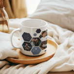 Geometric Hexagon | Modern 4 Photo Fars dag Kaffemugg<br><div class="desc">4 fotosamlingar ramade in i ett trendig med modern honeykomb-form och kontrasterande blues med ditt val av anpassning. Anpassa med anpassningsbarnas meddelande med vit text. Hela färg kan ändras. Det här är gåvor som är perfekter för alla pappa. En gåva som han kommer att uppskatta för en livstid! Kan anpassas...</div>