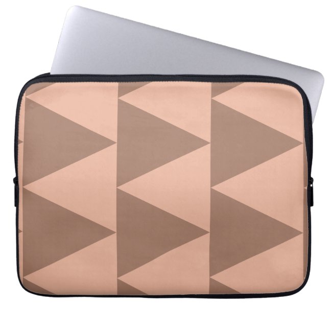 Geometric Large Triangles Mocha Mousse Dusty Rosa Laptop Fodral (Framsidan)