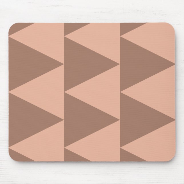 Geometric Large Triangles Mocha Mousse Dusty Rosa Musmatta (Framsidan)