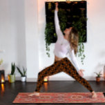 Geometric Mönster Fire Orange and Black Leggings<br><div class="desc">Tittar du för yoga byxor med Yoga inslag i dem? Här är en Yoga-pant med en brandgeometrisk mönster. Stå i er inre eld och få underbart sak i livet,  med våra Yoga-lag!</div>