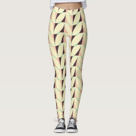 Geometric pattern in retro vibe leggings