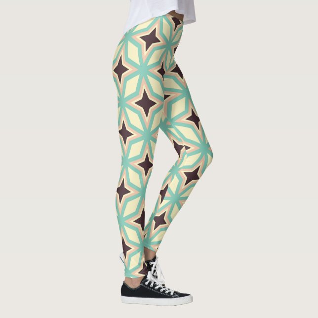 Geometric pattern with alternating dark star shape leggings (Höger)