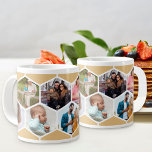 Geometric Photo Collage 9 Bild Giant Coffee Mugg Jumbo Mugg<br><div class="desc">Skapa din egen geometriska fotokollage med 9 av dina favoritfoton i familjen. Fotomallen är inställd för att du ska kunna lägga till bilder, arbeta i rader från lämnat till höger, för att skapa en bikaka mönster. Hexagondesignen är honungsbeige och vit - sök i butiken om du vill ha mer färg...</div>