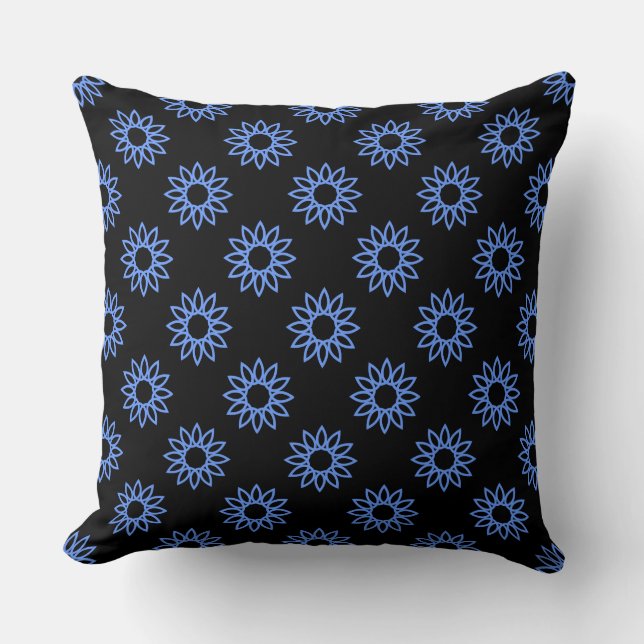 Geometrisk blomma 01 - Baby blue på svart Kudde (Framsida)