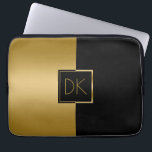 Geometrisk design i Classy Black & Guld Laptop Fodral<br><div class="desc">Elegantens moderna guld och svarta anpassningsbar för geometrisk design i monogram</div>