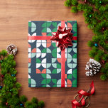 Geometrisk retroblå röd grönt modern jul presentpapper<br><div class="desc">geometrisk retroblå röd grönt modern juldesign</div>
