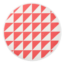 Geometrisk röd och off-white trianglar dörrhandtag
