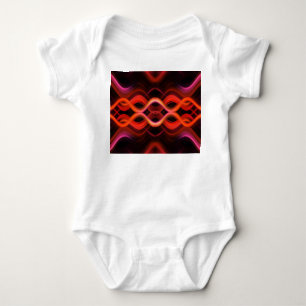 Geometrisk röd vågigt linjer-design. t shirt