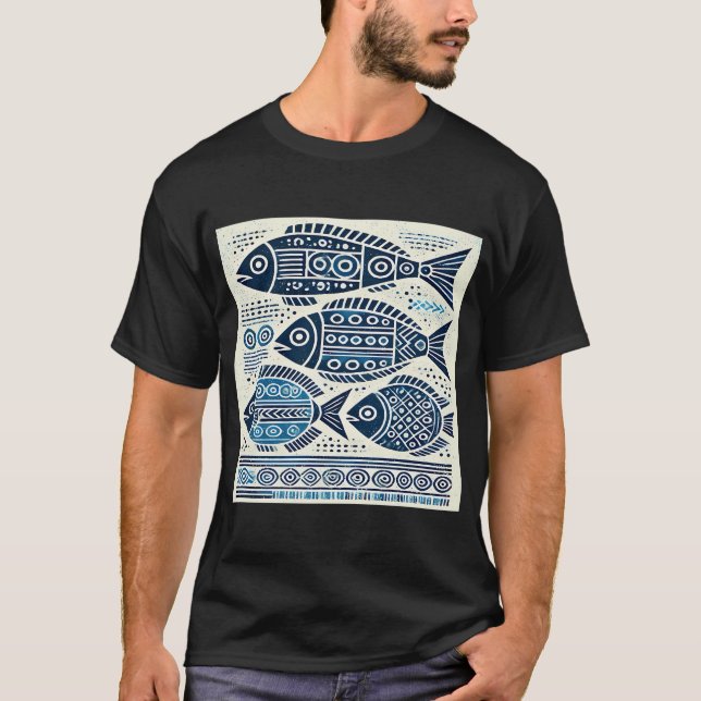Geometrisk tribal blå fisk t shirt (Framsida)