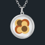 Geometriska cirkelformer för 70-talets Abstrakt Silverpläterat Halsband<br><div class="desc">1970-talets Abstrakt Geometric Circular Shapes Globe Trotters är specialiserad på idiosynkratiska bilder från hela världen. Här hittar du unika hälsningskort,  vykort,  Poster,  Mousepads med mera.</div>