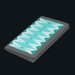 Geometriska diamanter och stjärnburkar Nylonplatto<br><div class="desc">Den här Geometric Diamonds & Starbursts Nylon Wallet har hela kitschykarmen av något som är kitschy och charming. Den inspirerade vintagen har en mod, en blå bakgrund med ljusblå, avlånga hexagoner, skiktade med turkosdiamanter och en blå stjärnburgare. Det är ett kalejdoskop som godhet. 1950- och 1960-talet i Handflatan Vår verkar...</div>