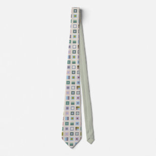Geometriska kvadrater och kontrasterande Rand Neck Slips