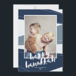 Geometriskt block | Hanukkah & jul Intertron Julkort<br><div class="desc">Vill du fira både Hanukkah och jul? Denna contemporary av dubbelreligiös utformning av dubbla kort möjliggör båda firanden av tro. På ena sidan blockerar färg i festive red and white med " God jul " och på den andra sidan blått och vitt med " Lycklig Hanukkkah " - vardera med...</div>