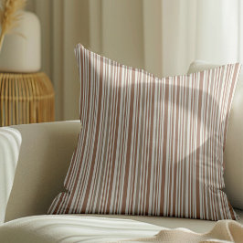 Geometriskt mönster av brunt linjer kudde