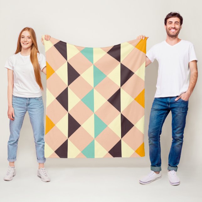 Geometriskt mönster med överlappande diamanter och fleecefilt (På plats)