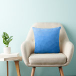 Geometriskt rutnät för ljusblå övertoning mönster kudde<br><div class="desc">Coola Light mörk ombre-övertoningsgeometrisk nätskudd för moderna rum. Triangelns geometriska nät med ljusare mörk blått kombinationsövertoning.</div>