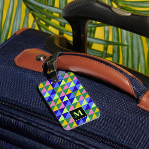 Geometriskt triangelmönster färgglatt monogram bagagebricka