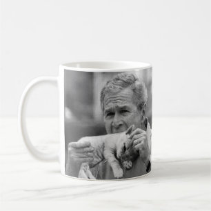 George W Bush som äter en kattunge Kaffemugg