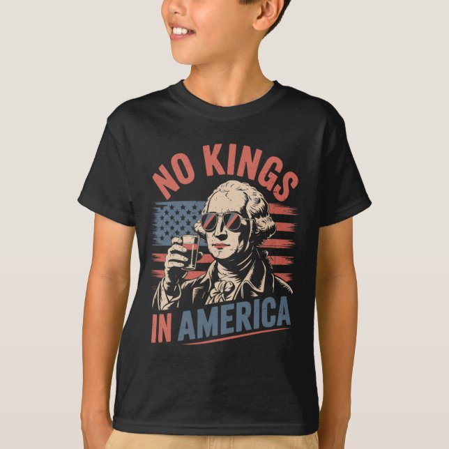 George Washington Drinking Funny No Kung America T Shirt (Framsida)