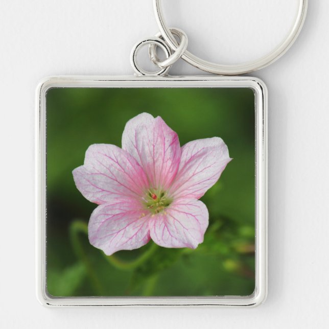 Geranium Fyrkantig Silverfärgad Nyckelring (Framsidan)