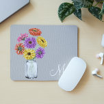 Gerbera Daisy Mason Burk Monogram Musmatta<br><div class="desc">Den här designen har skapats genom digital grafik. Det kan vara personlig i det område som tillhandahålls eller anpassning genom att klicka för att anpassa ytterligare alternativ och ändra namn, initialer eller ord. Du kan också ändra texten färg och stil eller ta bort texten för en bilddesign. Kontakta mig på...</div>
