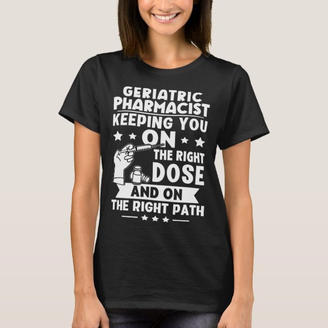 Geriatric Pharmacist Keeping You On The Right Dose T Shirt (Framsida)