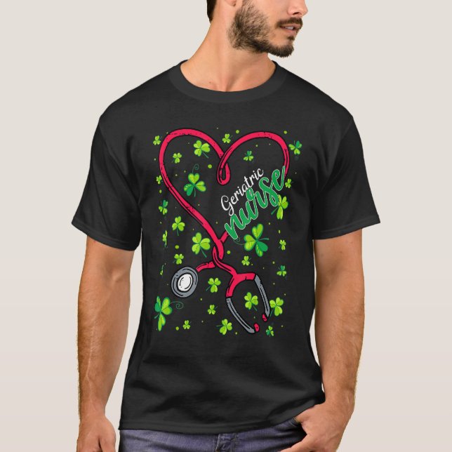 Gerionic Nurse St patricks day Kärlek Stethoscope  T Shirt (Framsida)