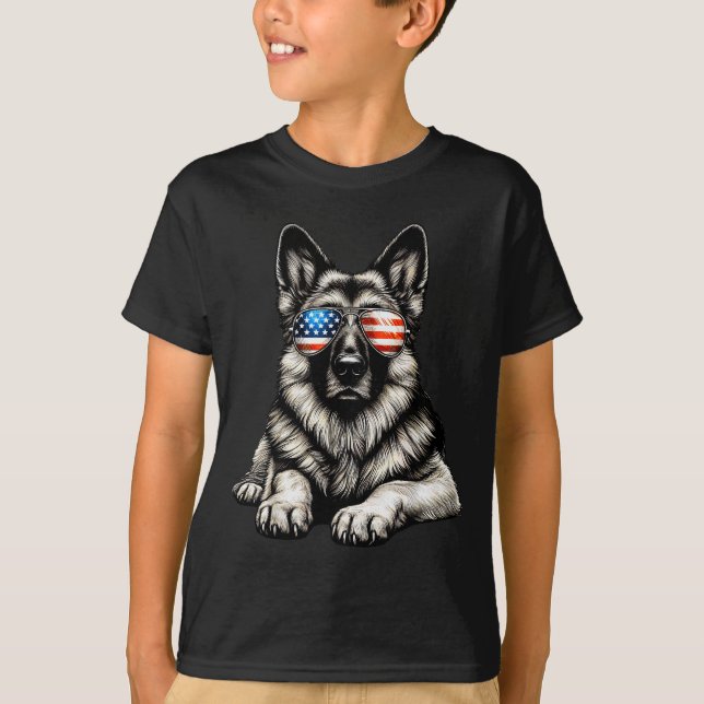 German Shepherd American Flag Sungles Patriotic  T Shirt (Framsida)