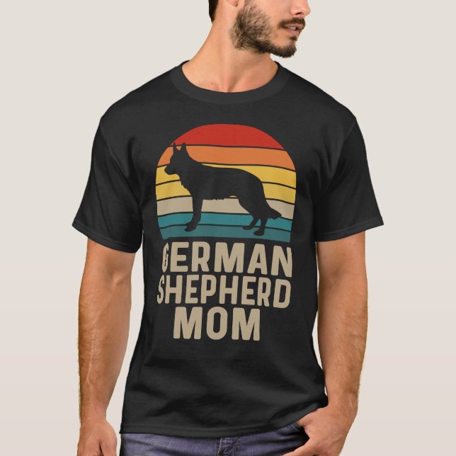 German Shepherd Mom German Shepherd Dog Breed Love T Shirt (Framsida)