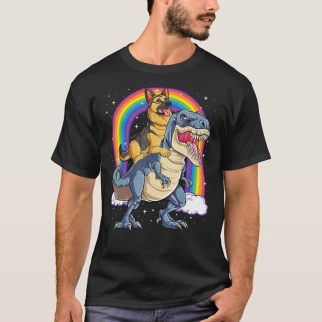German Shepherd Riding Dinosaur T Rex Boys Kids Ra Shirt (Framsida)