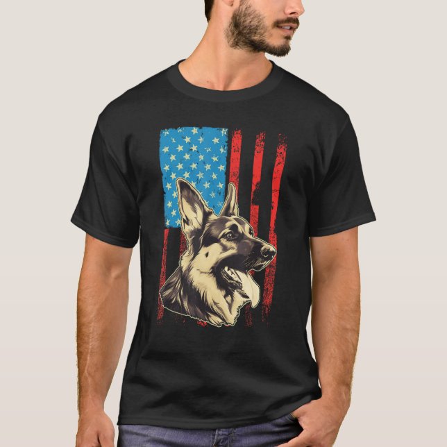 German Shepherd USA American Flag 4th of July Grun T Shirt (Framsida)