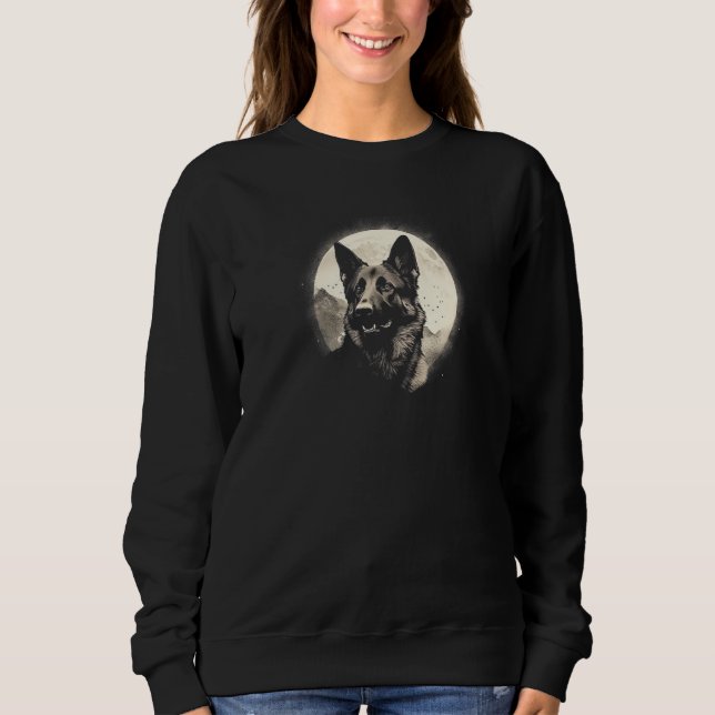 German Shepherd With Full Moon in Background - Dog T Shirt (Framsida)