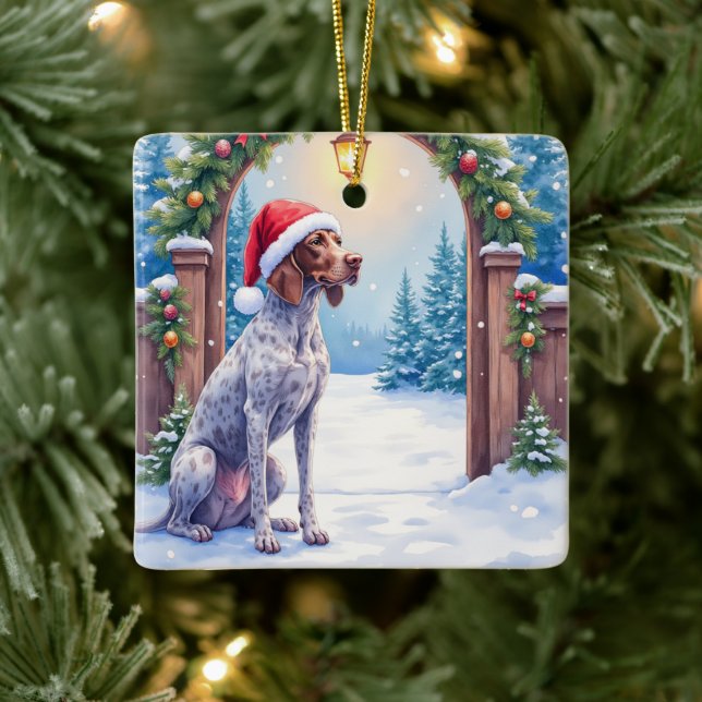 German Shorthaired Pointer Snowy Gate Santa Hat Julgransprydnad Keramik (Träd)
