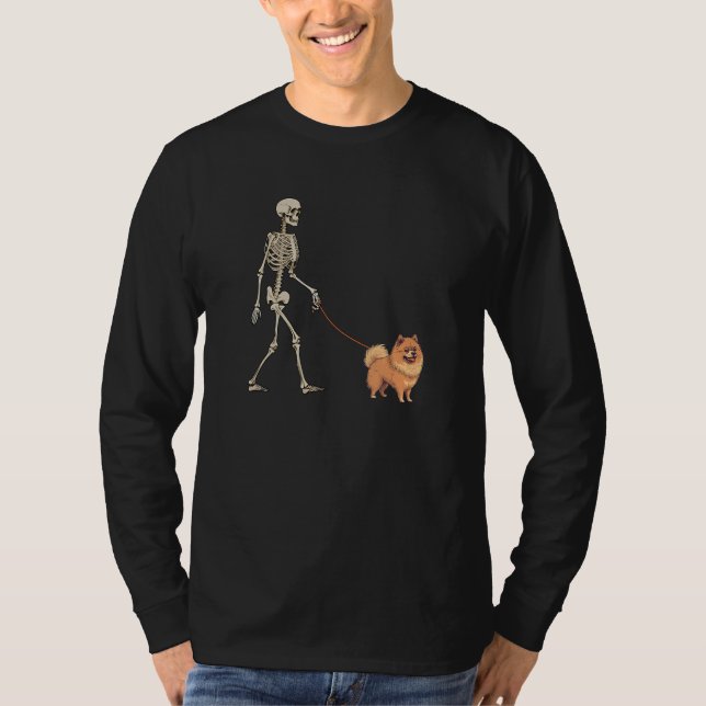 German Spitz Skeleton Dog Walking Halloween Dog T Shirt (Framsida)
