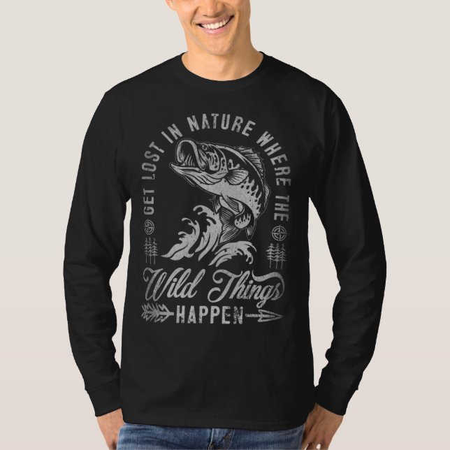 Get Lost In Nature Where Wild Things Happen Campin T Shirt (Framsida)