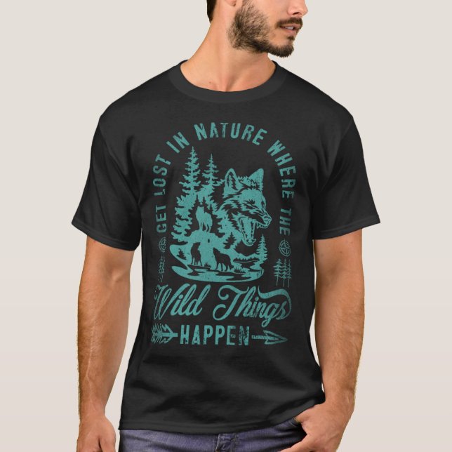 Get Lost In Nature Where Wild Things Happen Wolf 4 T Shirt (Framsida)