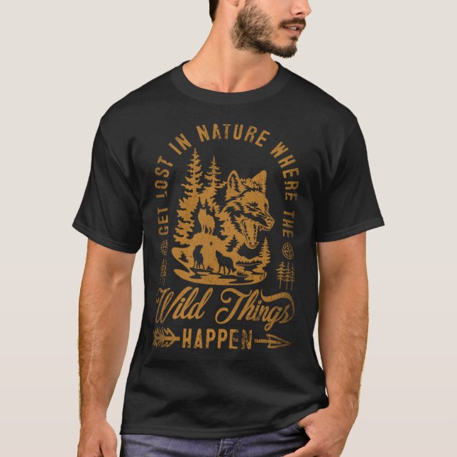 Get Lost In Nature Where Wild Things Happen Wolf   T Shirt (Framsida)