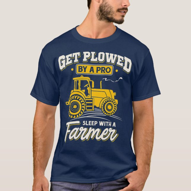 Get Plowed By A Pro Sleep With A Farmer  Farming T Shirt (Framsida)