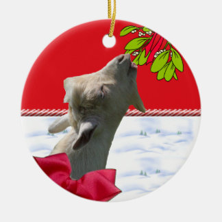 Get som äter Mistletoejulprydnaden Julgransprydnad Keramik
