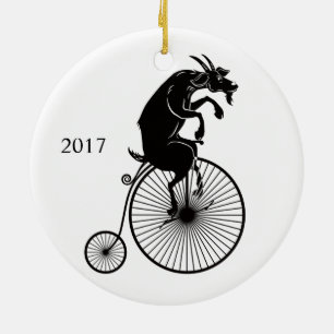 Get som rider en cykel för julgransprydnad keramik