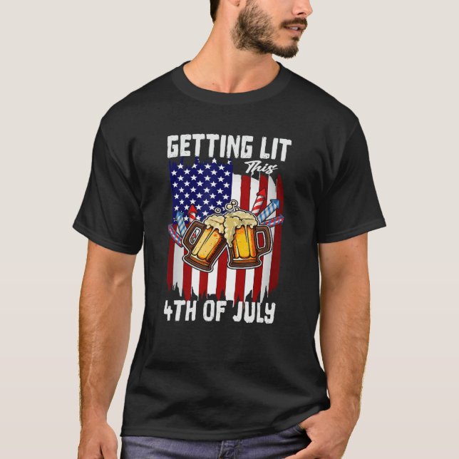Getting Lit This 4th Of July Day Drinking US Flag  T Shirt (Framsida)
