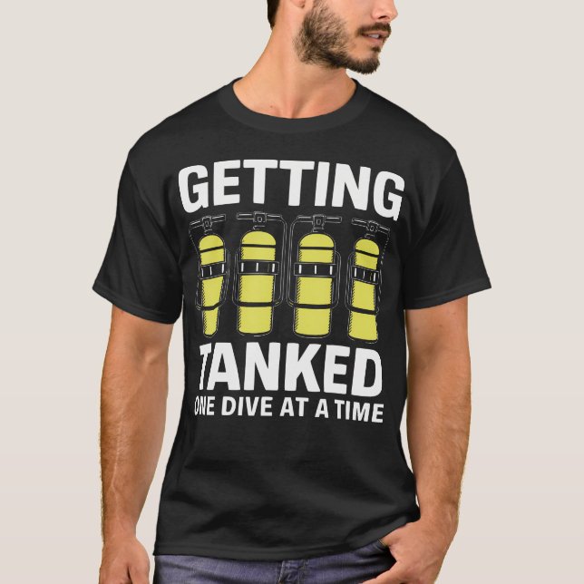Getting Tanked One Dive At A Time Scuba Diving Adv T Shirt (Framsida)