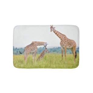 Getty avbildar den   girafffamiljen badrumsmatta