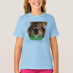 Getty avbildar den hunden med exponeringsglas t-shirt